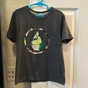 SUMMER ENDS SALE! Volcom Boys Shirt